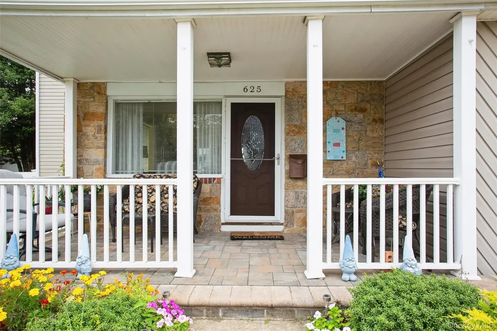 625 E Walnut Street Long Beach NY 11561