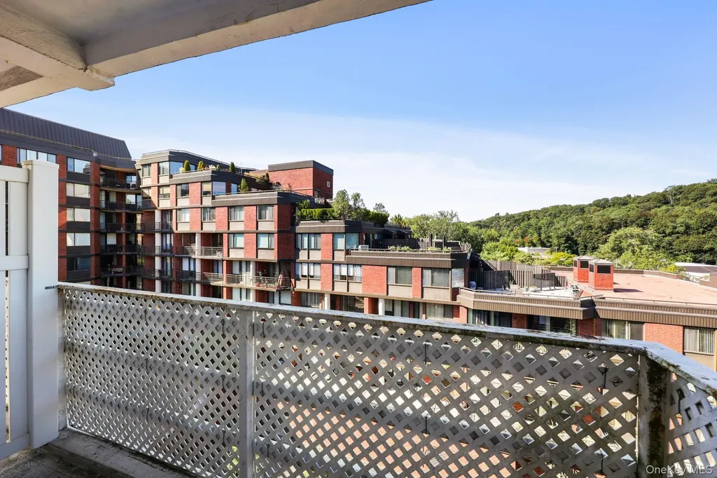 30 E Hartsdale Avenue Hartsdale NY 10530