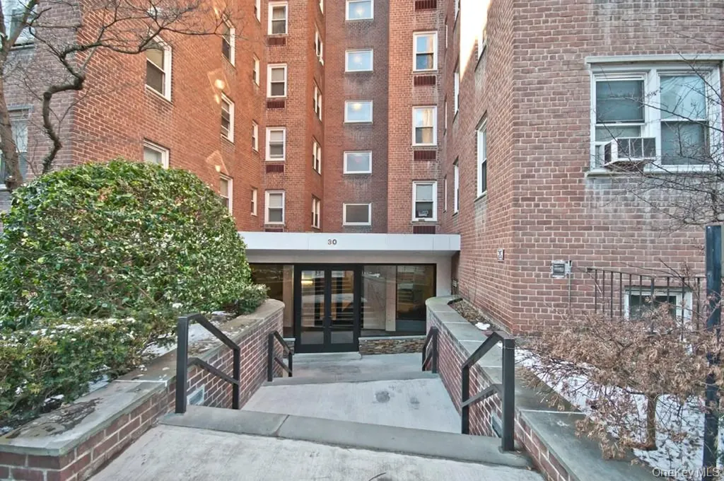 30 E Hartsdale Avenue Hartsdale NY 10530