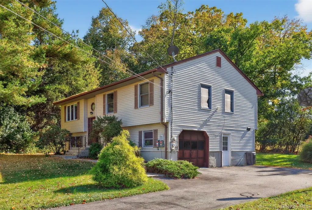 20 Cedar Lane New Windsor NY 12553