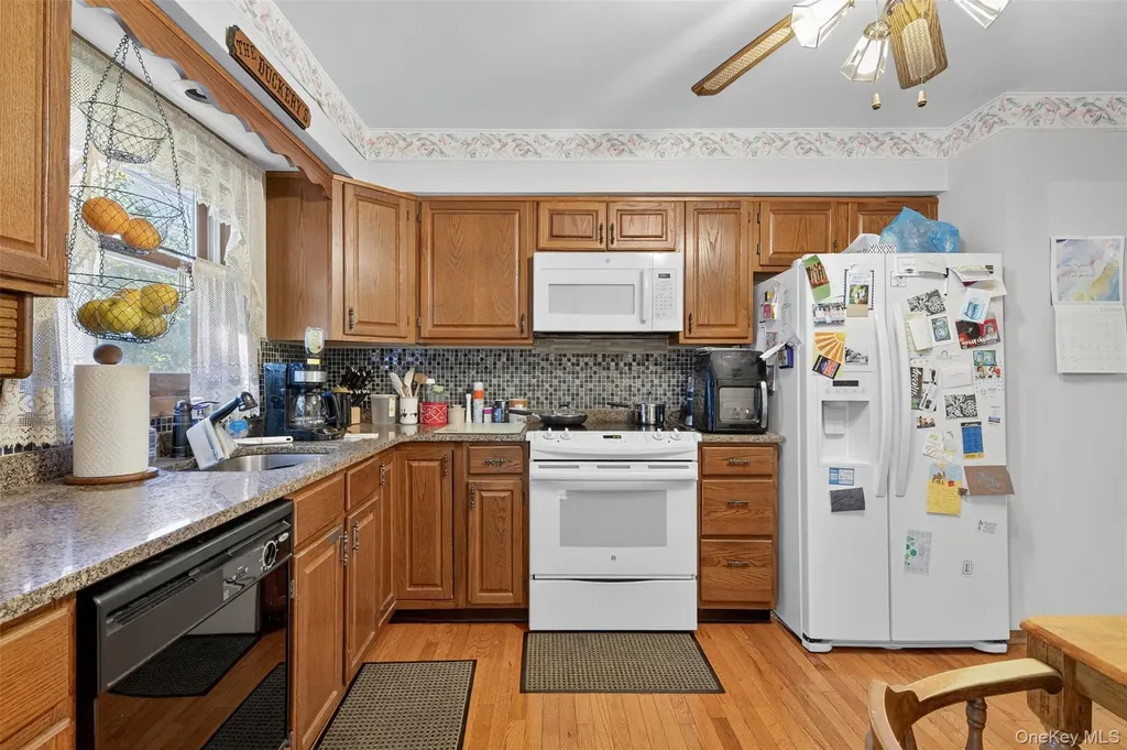 20 Cedar Lane New Windsor NY 12553