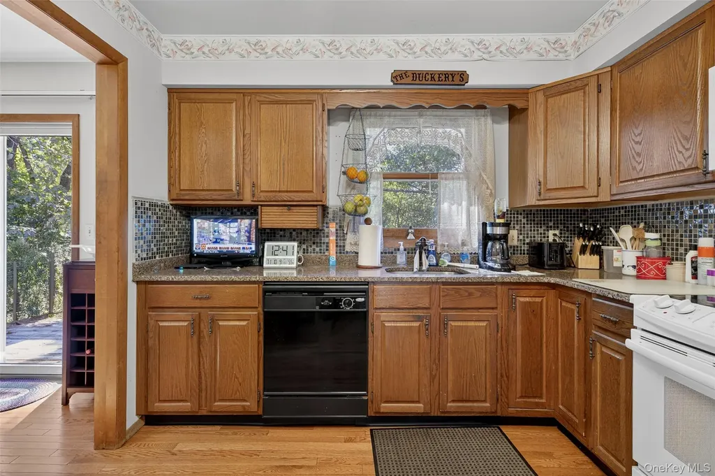 20 Cedar Lane New Windsor NY 12553