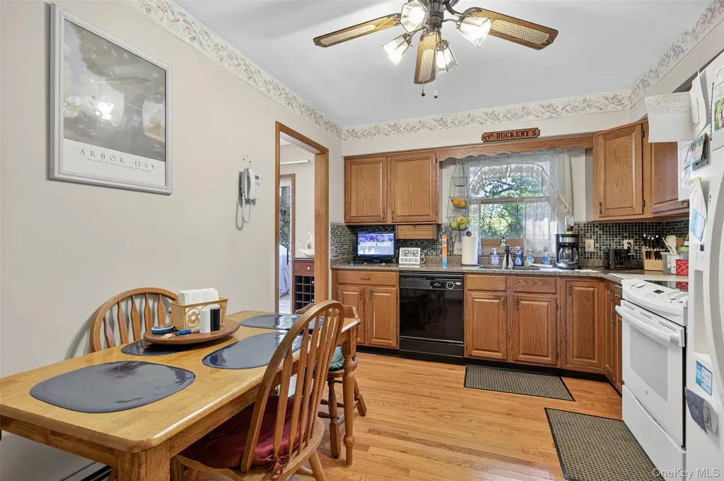 20 Cedar Lane New Windsor NY 12553