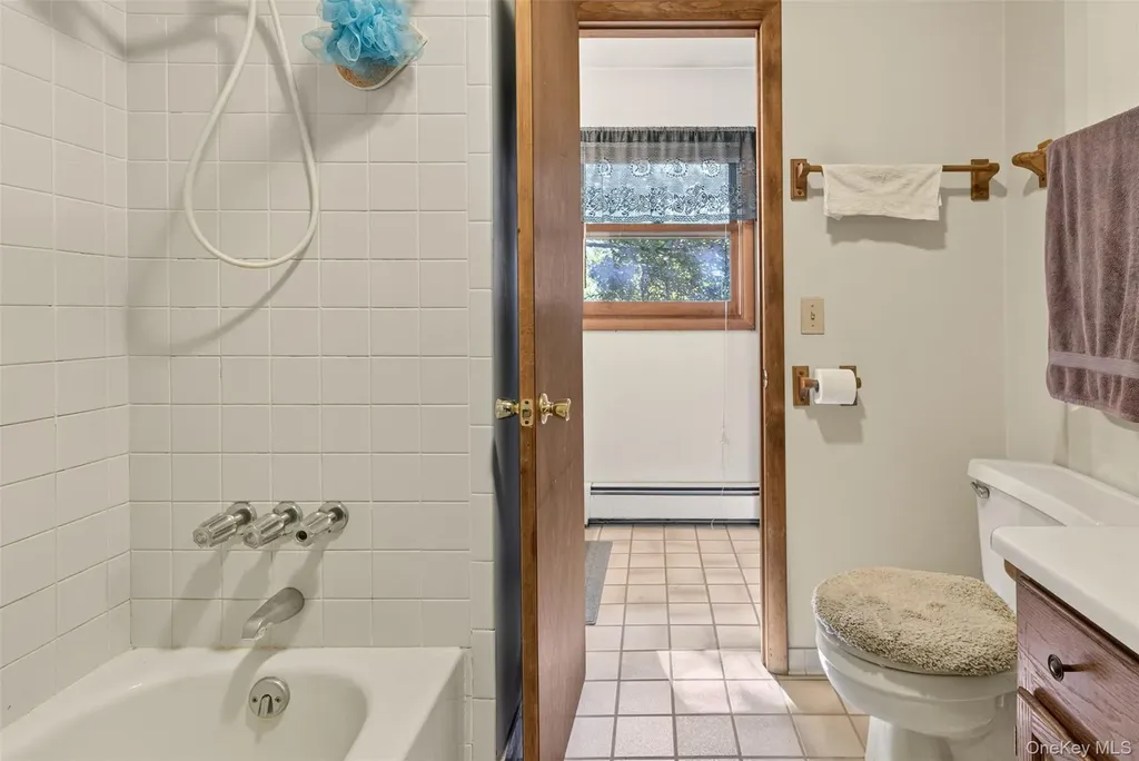 20 Cedar Lane New Windsor NY 12553