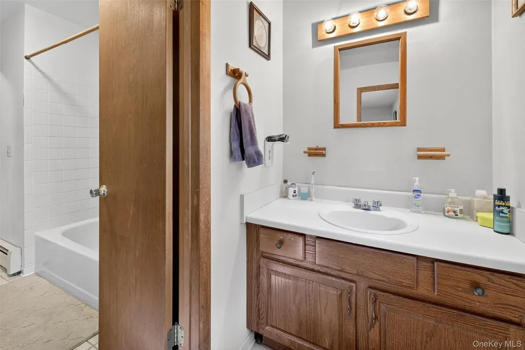 20 Cedar Lane New Windsor NY 12553