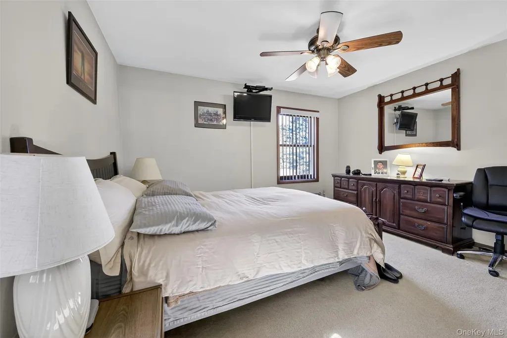 20 Cedar Lane New Windsor NY 12553