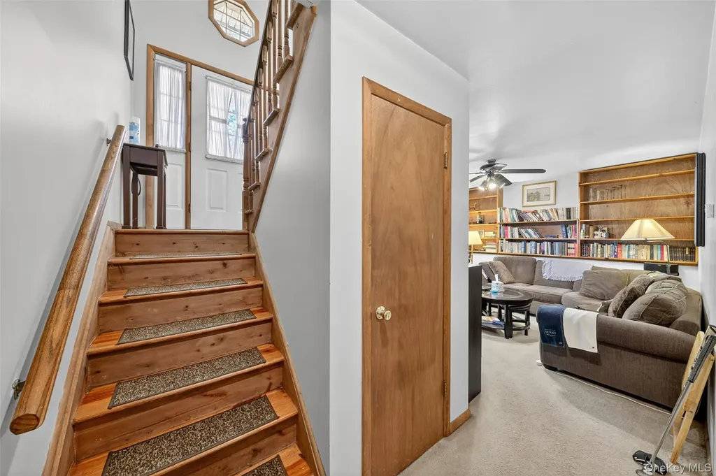 20 Cedar Lane New Windsor NY 12553