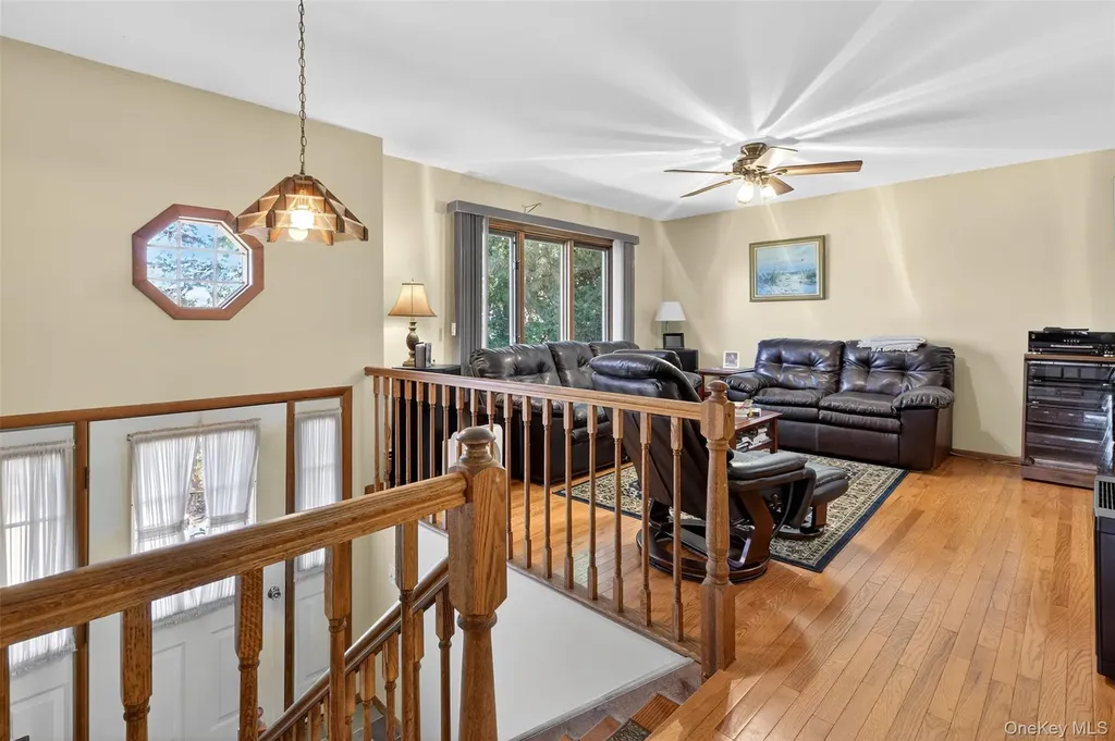 20 Cedar Lane New Windsor NY 12553