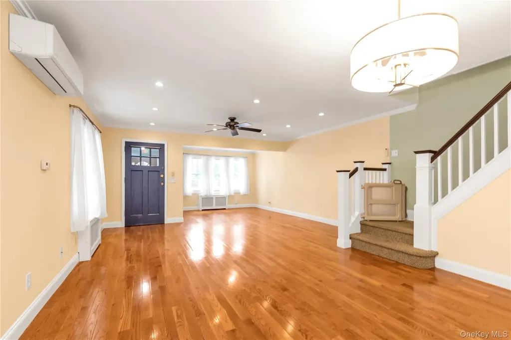24432 90th Avenue Bellerose NY 11426