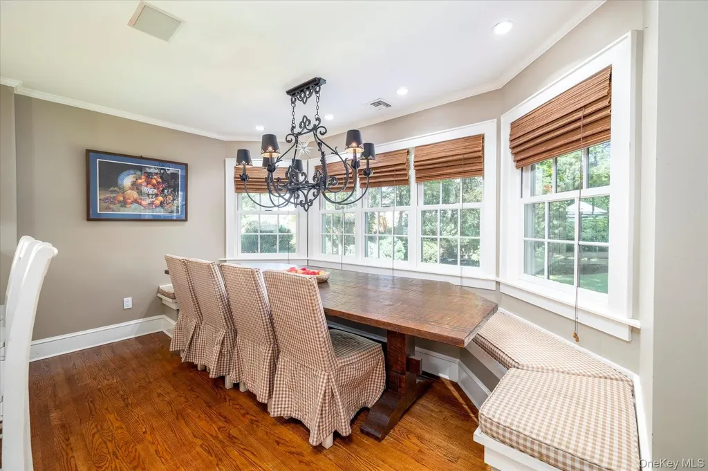 34 Saint Thomas Place Malverne NY 11565