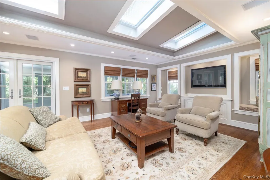 34 Saint Thomas Place Malverne NY 11565