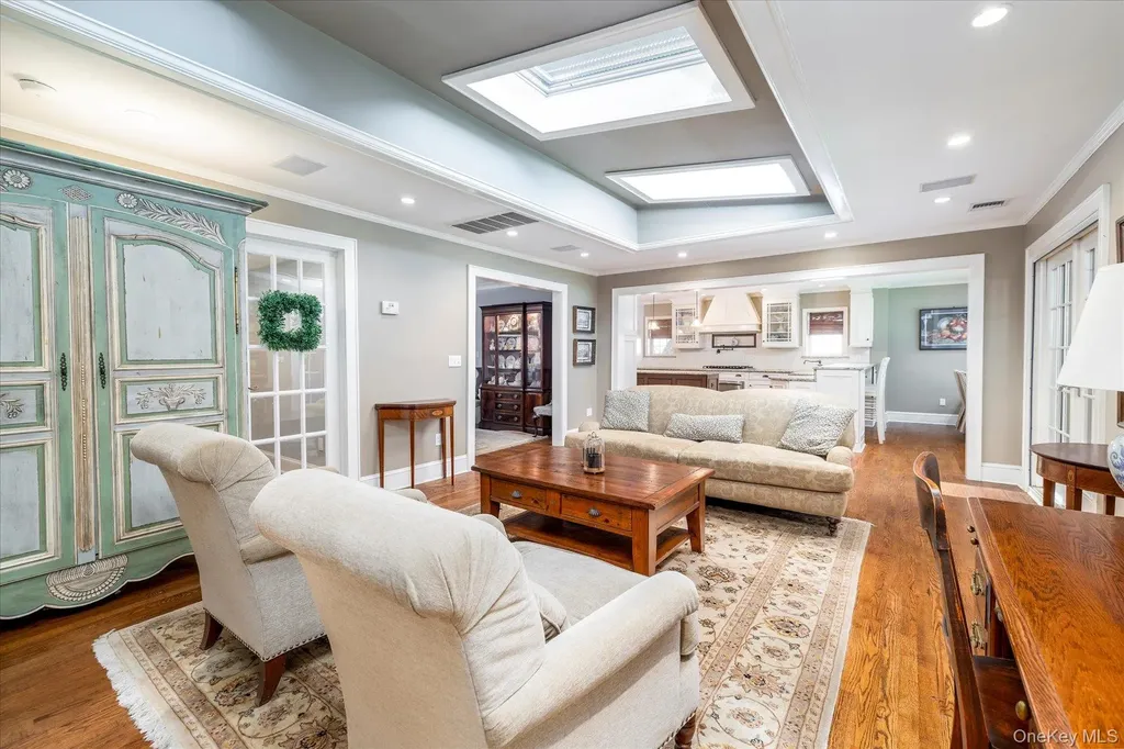 34 Saint Thomas Place Malverne NY 11565
