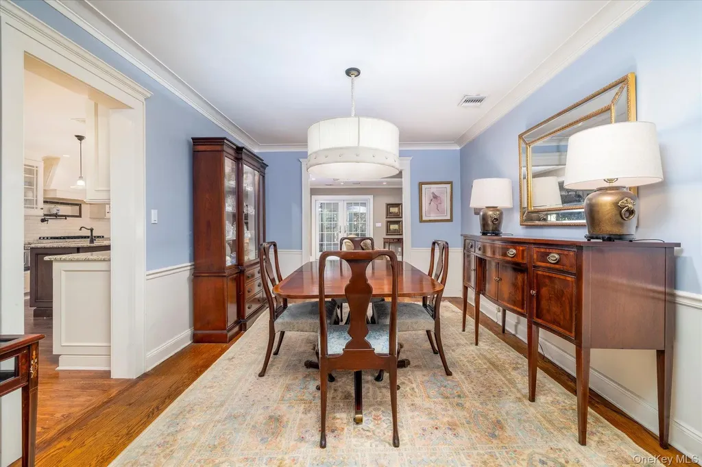 34 Saint Thomas Place Malverne NY 11565