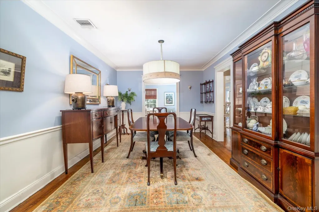 34 Saint Thomas Place Malverne NY 11565