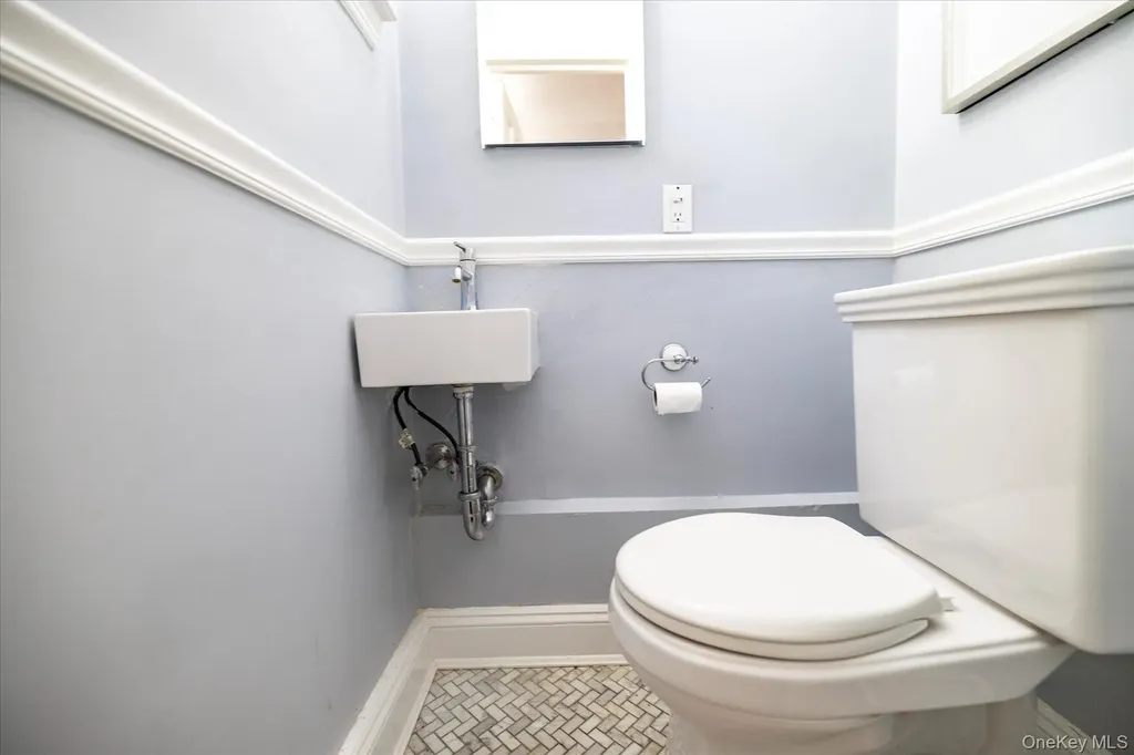 34 Saint Thomas Place Malverne NY 11565
