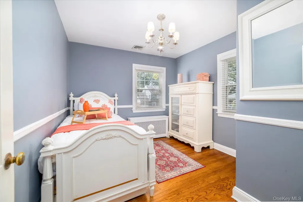 34 Saint Thomas Place Malverne NY 11565
