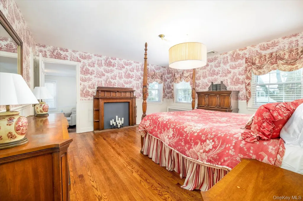 34 Saint Thomas Place Malverne NY 11565
