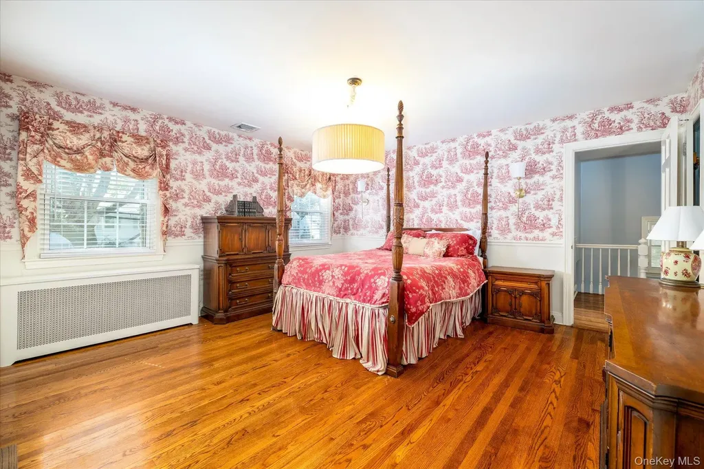 34 Saint Thomas Place Malverne NY 11565