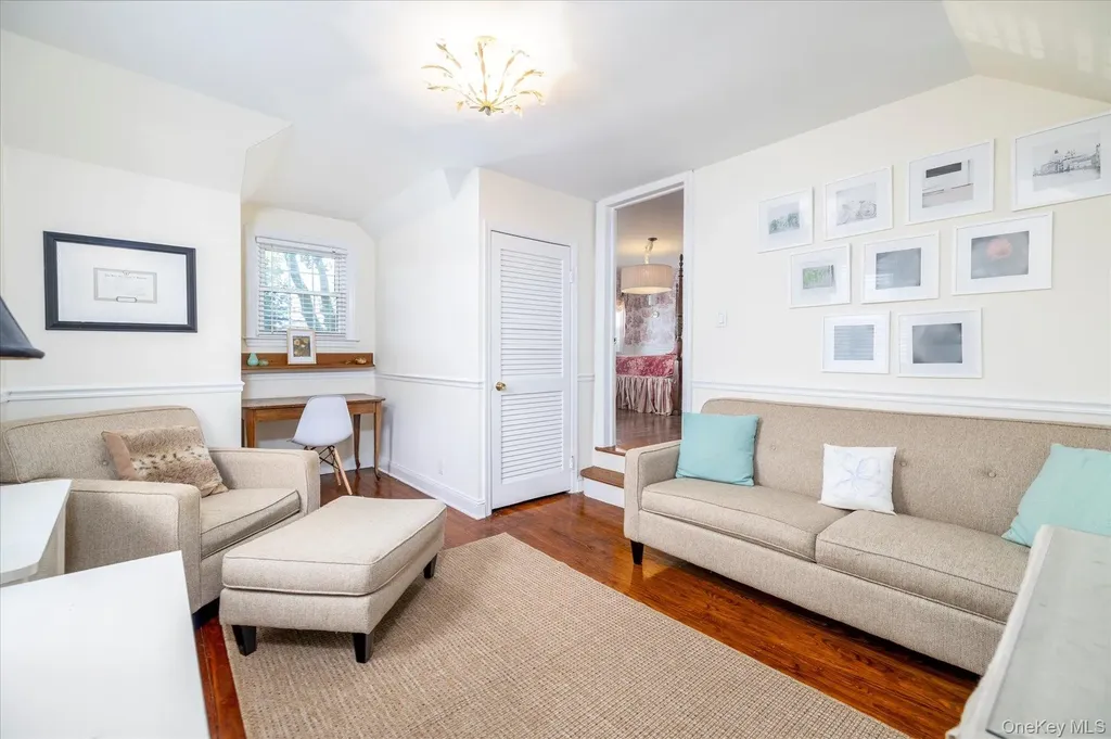34 Saint Thomas Place Malverne NY 11565