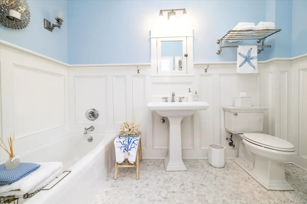 34 Saint Thomas Place Malverne NY 11565