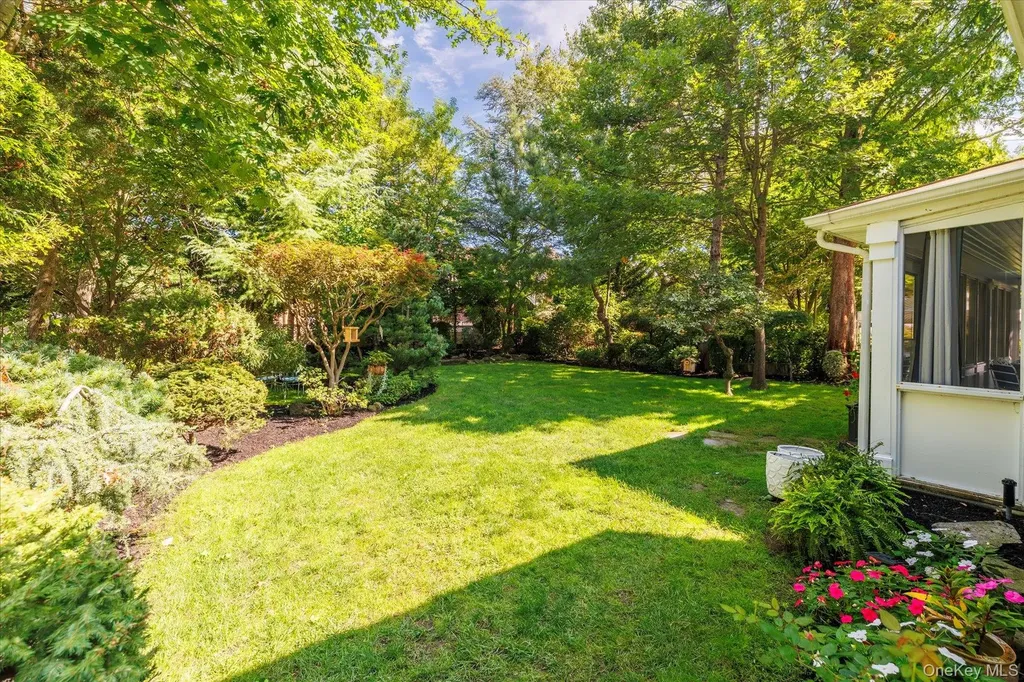 34 Saint Thomas Place Malverne NY 11565