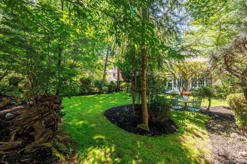 34 Saint Thomas Place Malverne NY 11565