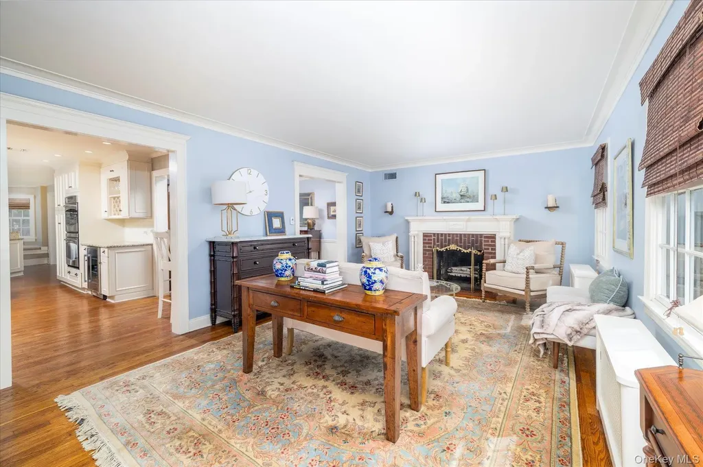 34 Saint Thomas Place Malverne NY 11565