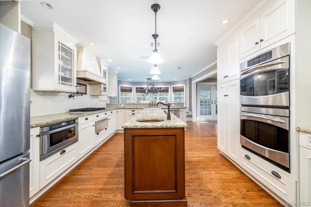 34 Saint Thomas Place Malverne NY 11565
