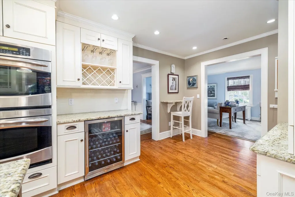 34 Saint Thomas Place Malverne NY 11565