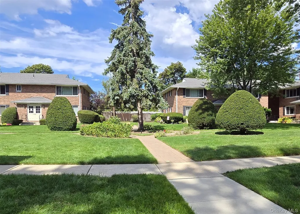 265 Edmunton North Babylon NY 11703