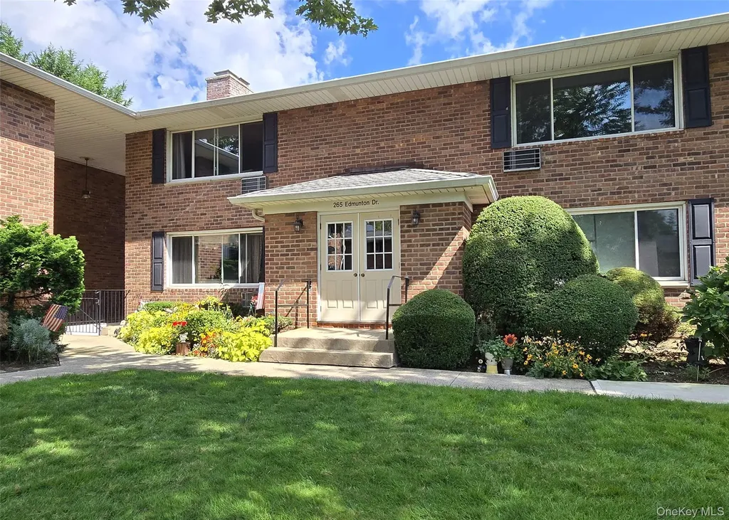 265 Edmunton North Babylon NY 11703