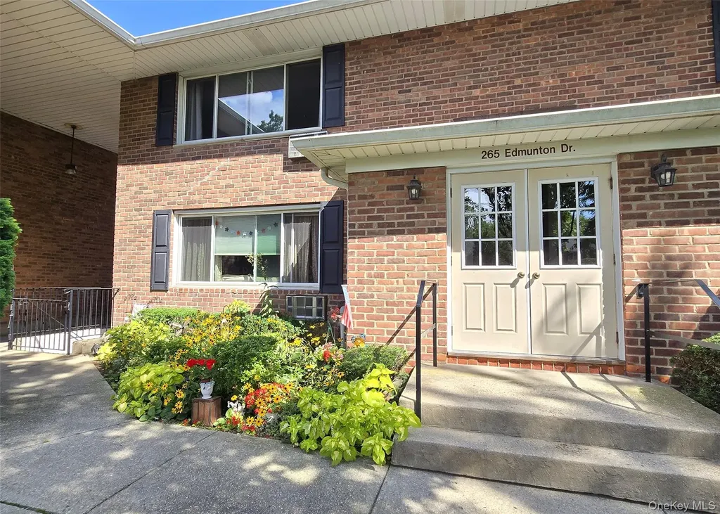 265 Edmunton North Babylon NY 11703