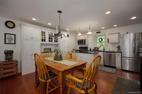 19 Orange Turnpike Sloatsburg NY 10974