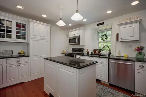 19 Orange Turnpike Sloatsburg NY 10974