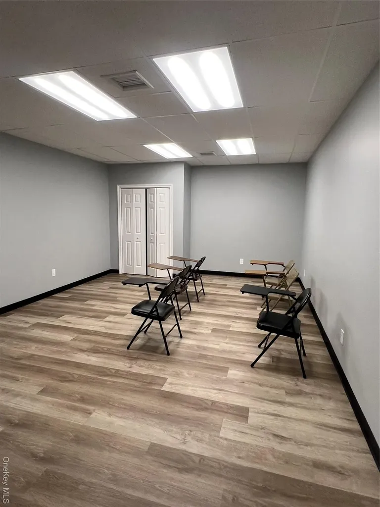 1805 #11 5th Avenue Bay Shore NY 11706