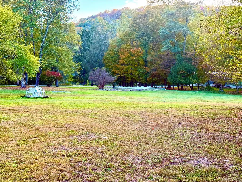 27 Hust Road North Branch NY 12766