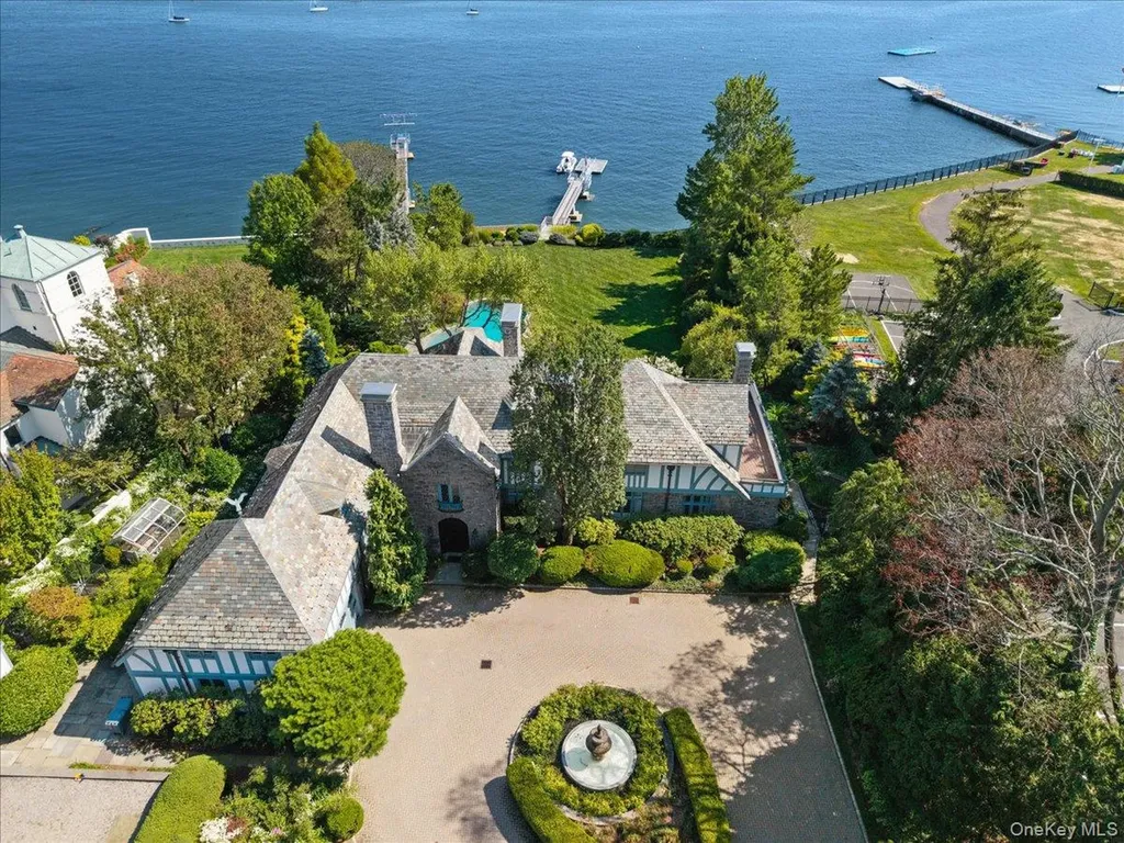 19 Oak Bluff Avenue Larchmont NY 10538