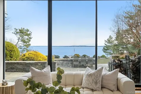 19 Oak Bluff Avenue Larchmont NY 10538