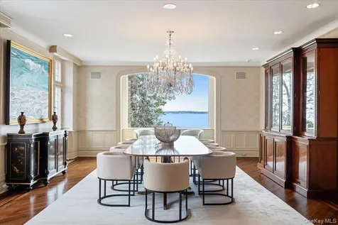 19 Oak Bluff Avenue Larchmont NY 10538