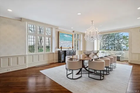 19 Oak Bluff Avenue Larchmont NY 10538