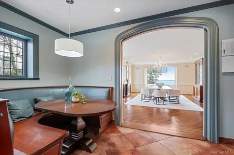 19 Oak Bluff Avenue Larchmont NY 10538
