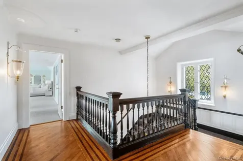 19 Oak Bluff Avenue Larchmont NY 10538