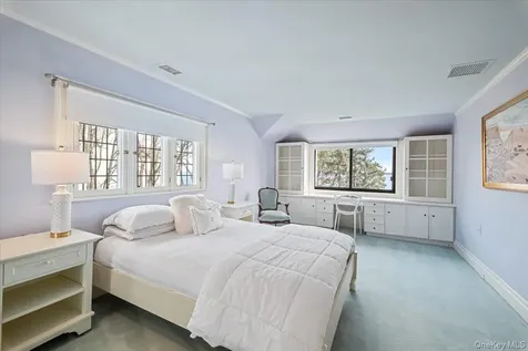 19 Oak Bluff Avenue Larchmont NY 10538