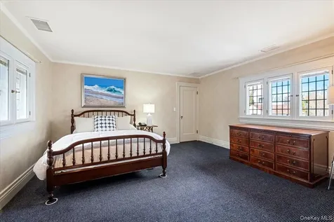19 Oak Bluff Avenue Larchmont NY 10538