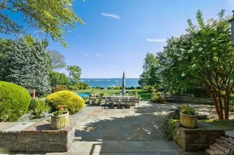 19 Oak Bluff Avenue Larchmont NY 10538
