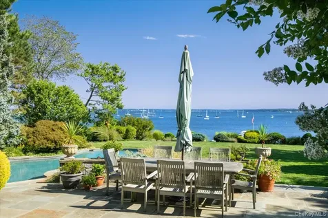 19 Oak Bluff Avenue Larchmont NY 10538