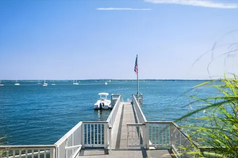 19 Oak Bluff Avenue Larchmont NY 10538
