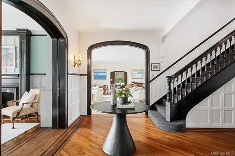 19 Oak Bluff Avenue Larchmont NY 10538