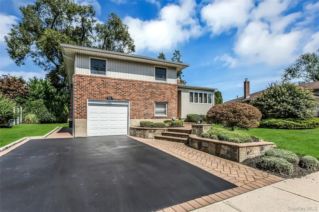 14 Judith Street Plainview NY 11803