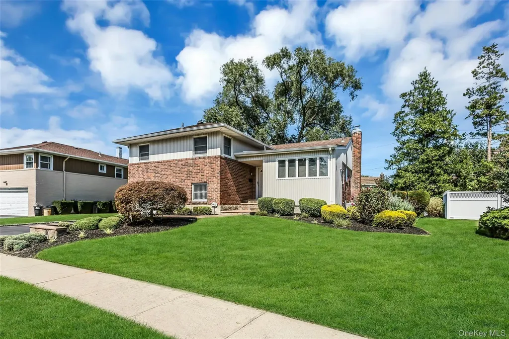 14 Judith Street Plainview NY 11803